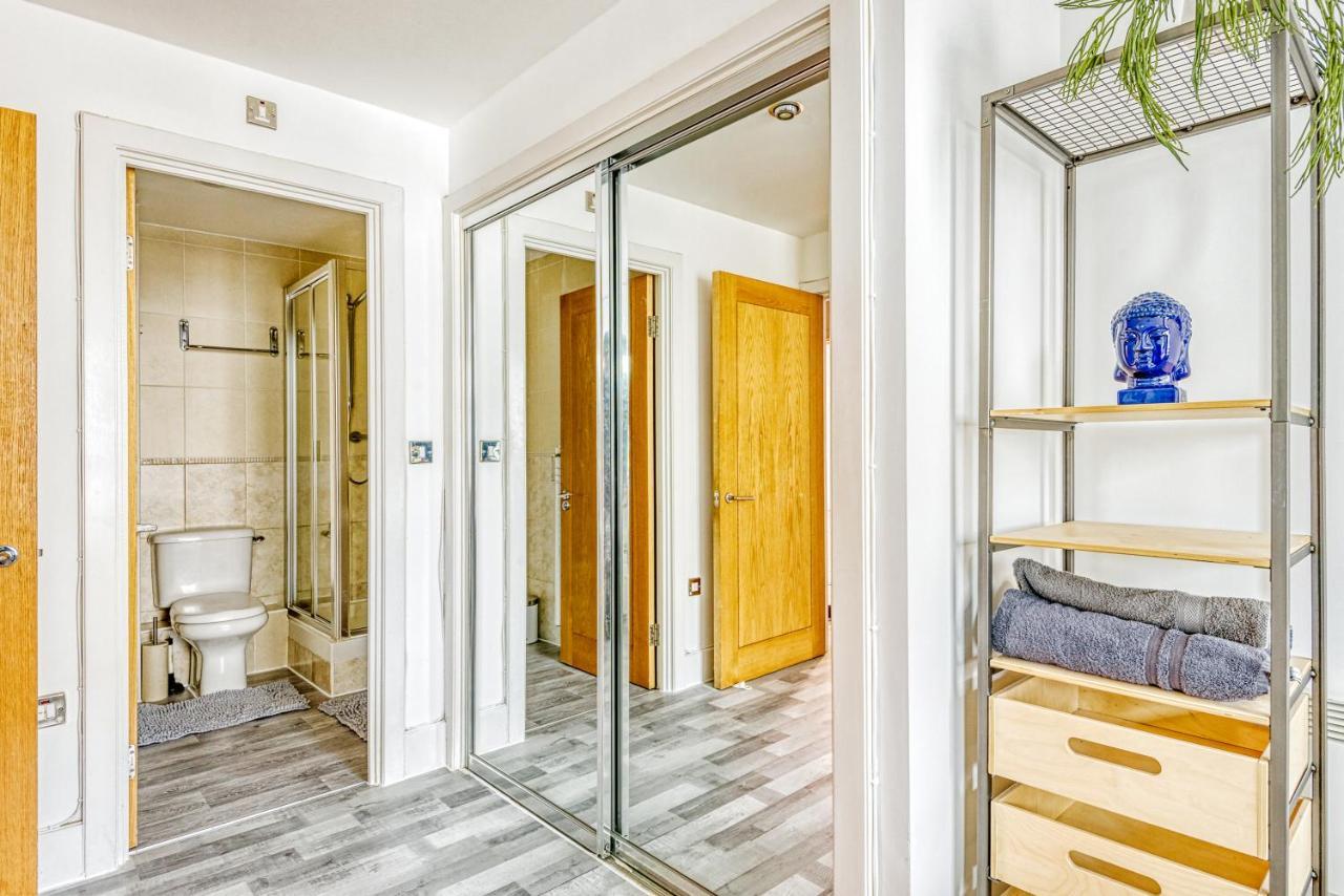 Riverside 2-Bedroom Apartments Londres Extérieur photo