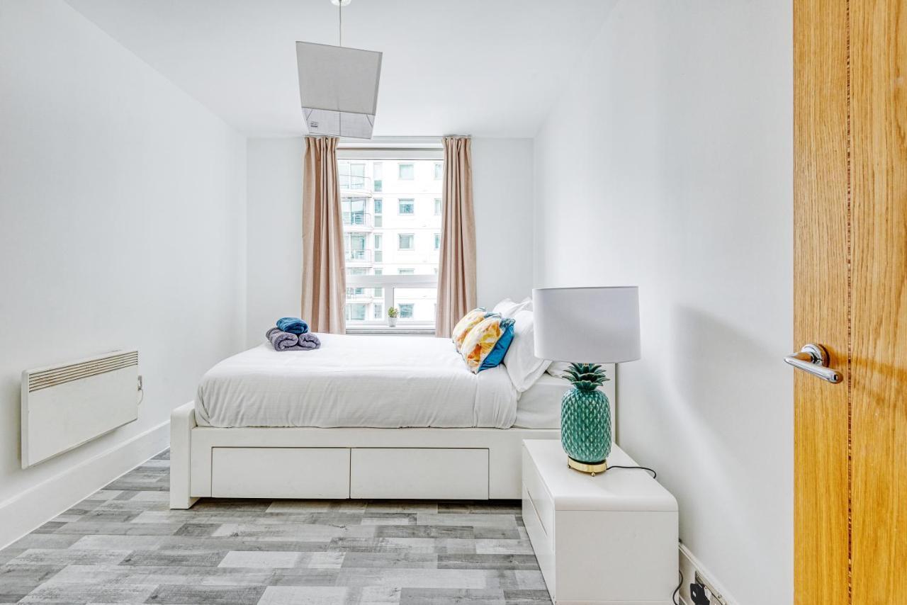 Riverside 2-Bedroom Apartments Londres Extérieur photo